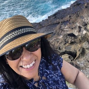 Meet your Posher, Minousha